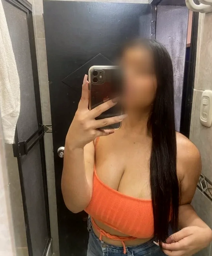 Amina, 29
