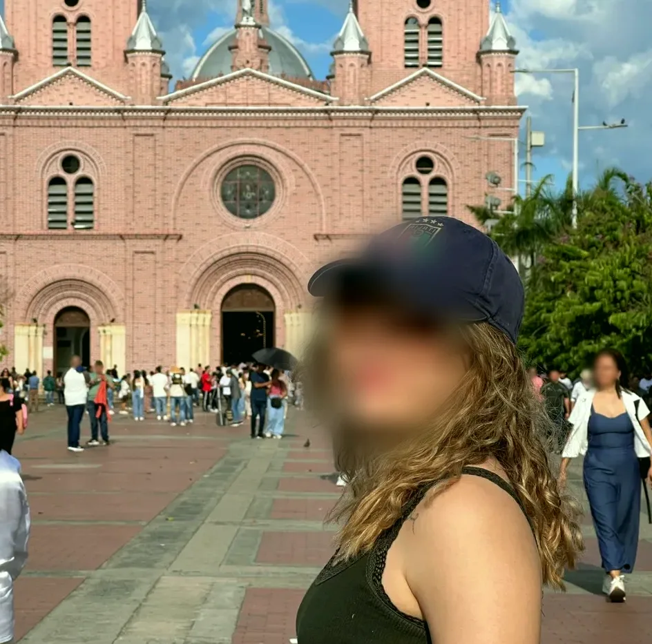 Anouk, 25