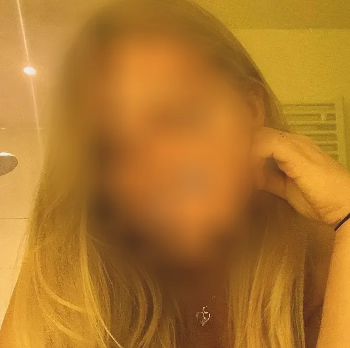 Fleur, 30