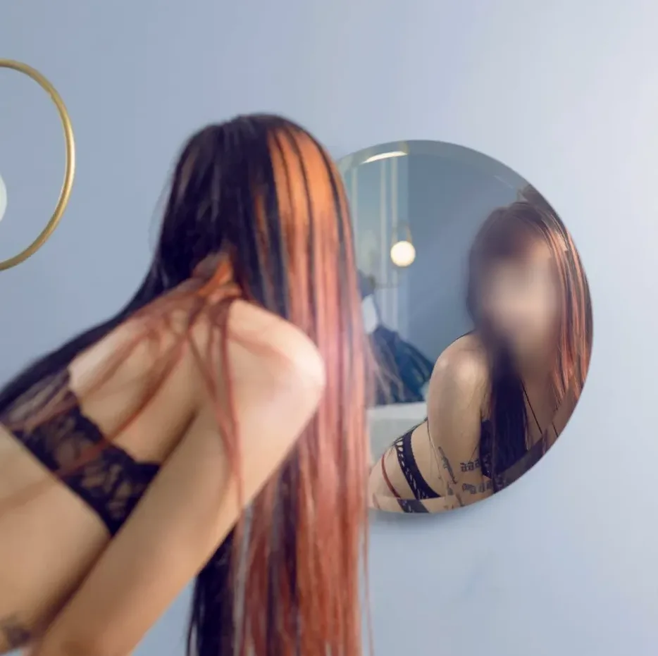 Julie, 23