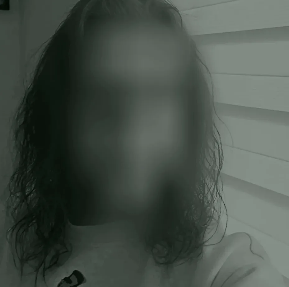 Sophie, 33